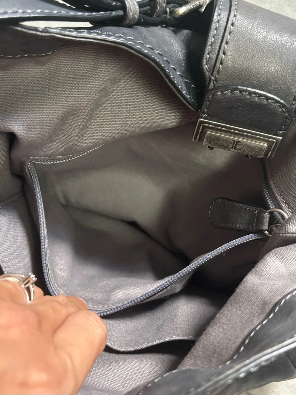 Frye Leather Ella Bucket Hobo Shoulder Bag Purse Pocketbook Carbon Grey Chain